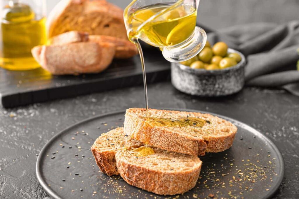 CONDIRE BRUSCHETTE CON OLIO