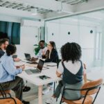 un gruppo di persone che lavarono insieme